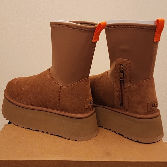 UGG - Classic Dipper (Brand new, unworn with box) Size: 7, brown suede - Picture 8 of 10